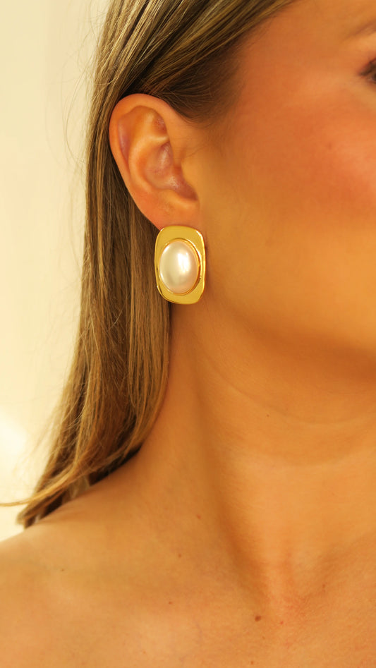 Naomi Earrings - Pearl